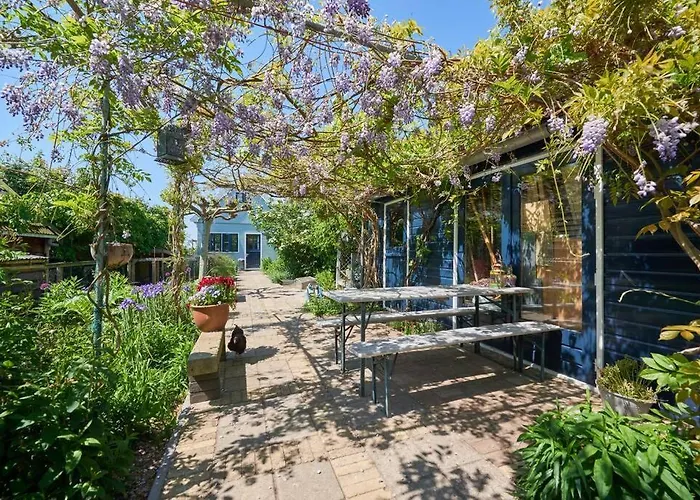 Romantic Dutch Hideaway *